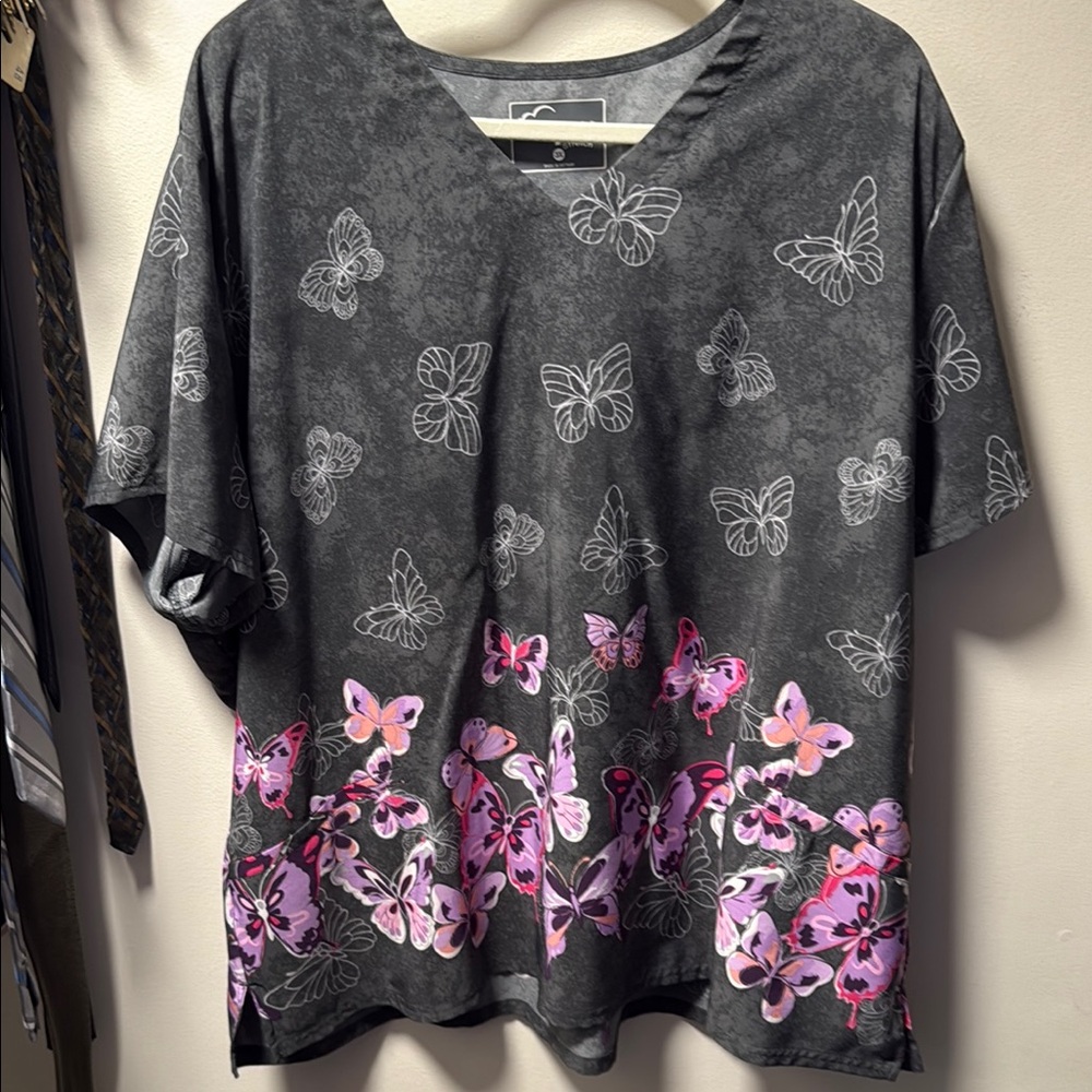 Uniform Advantage Black and Gray Boxy Scrub Top